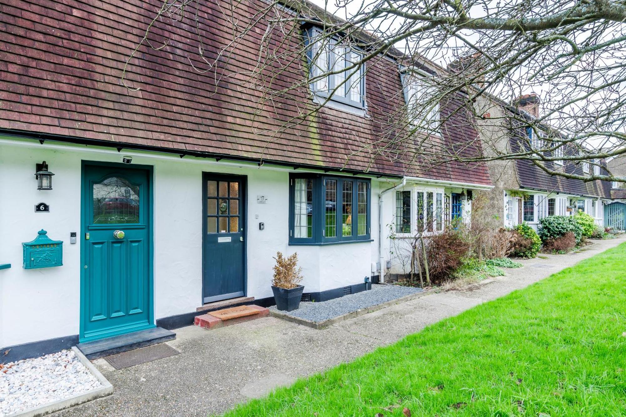 Cozy 3 Bedroom Terrace Cottage In エプソム エクステリア 写真