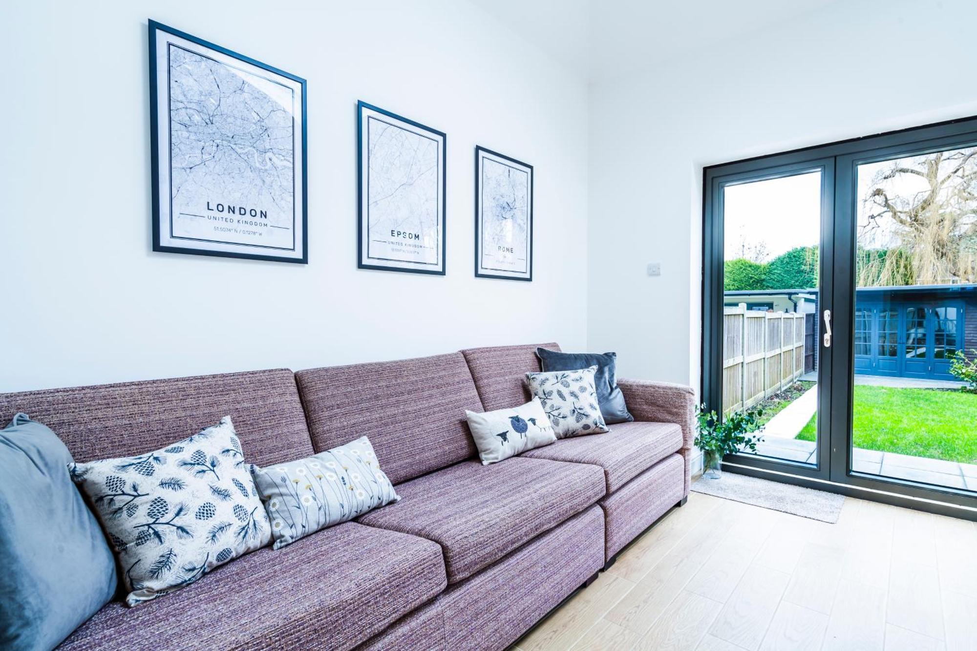 Cozy 3 Bedroom Terrace Cottage In エプソム エクステリア 写真