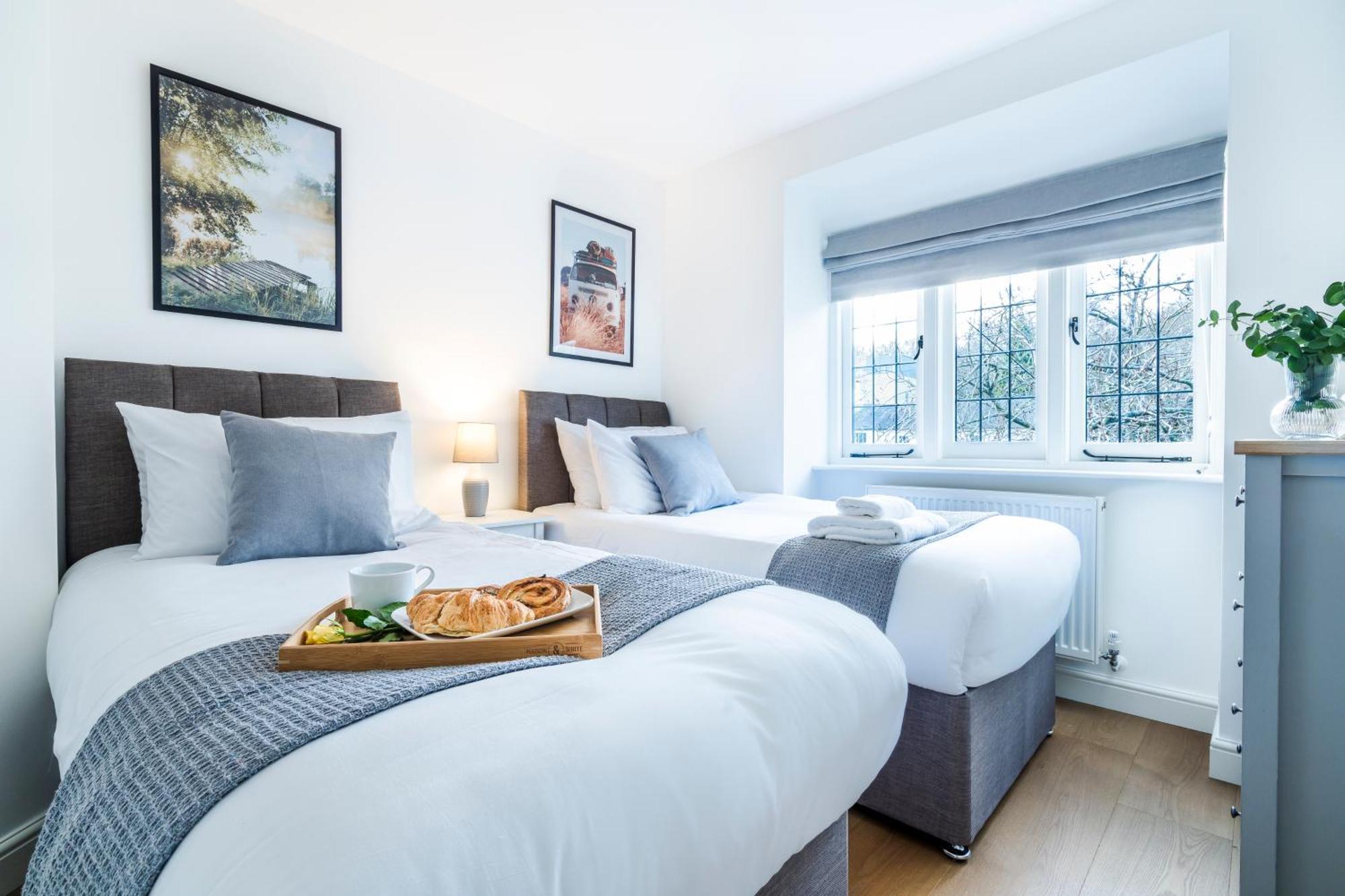 Cozy 3 Bedroom Terrace Cottage In エプソム エクステリア 写真